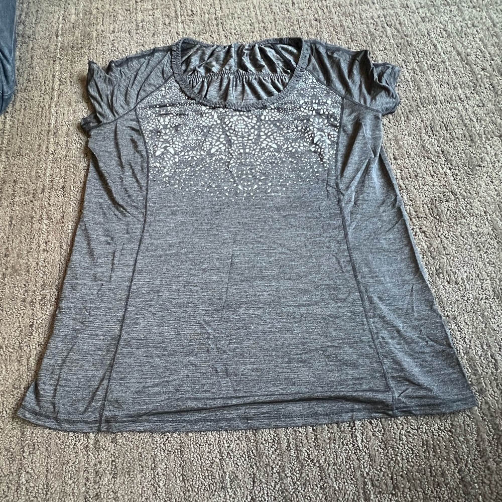 Run.wild short sleeve tech grey Lululemon Athletica